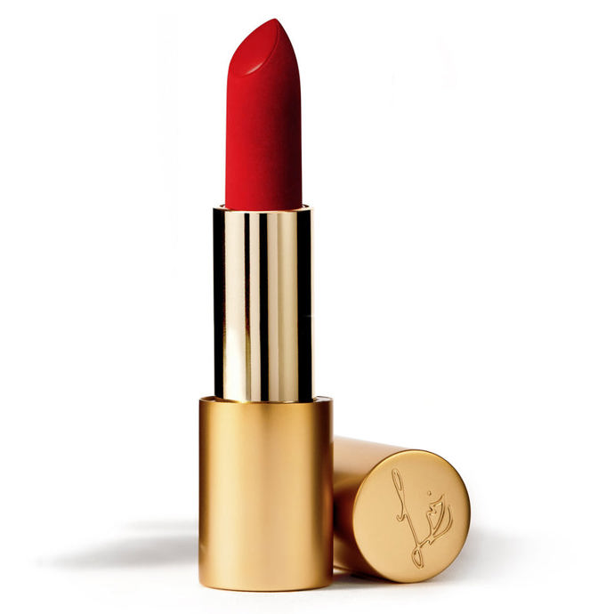 Pro syté červené rty také můžete použít rtěnku Lisa Eldridge v odstínu Velvet Ribbon za 26 liber.