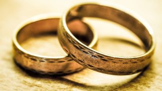 Neobvyklé příběhy snubních prstýnků: Jeden spolkla ovce, našel se až po šestnácti letech