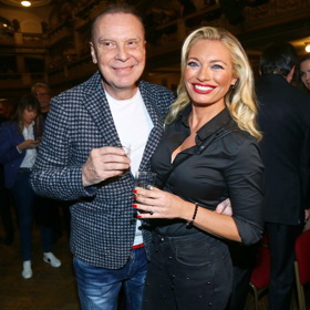 Teď si Lucie Borhyová sama vyzkouší profesi zpěvačky.