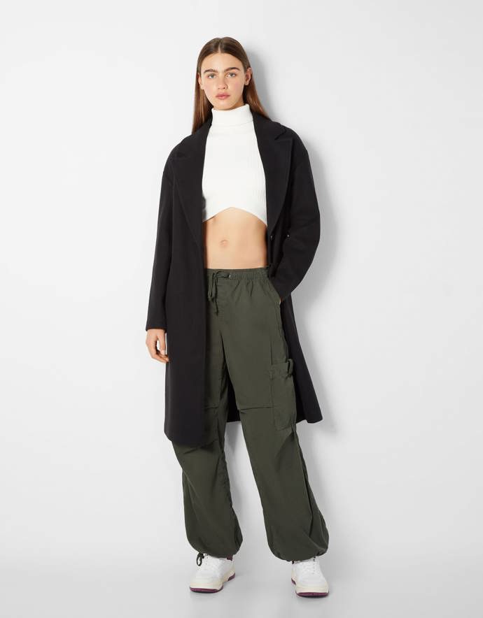 Kapsáčové kalhoty parašutistického vzhledu. Bershka, 549 Kč