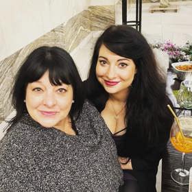 Filmová princezna Angelína má dceru Denisu, která ji udělala babičkou.