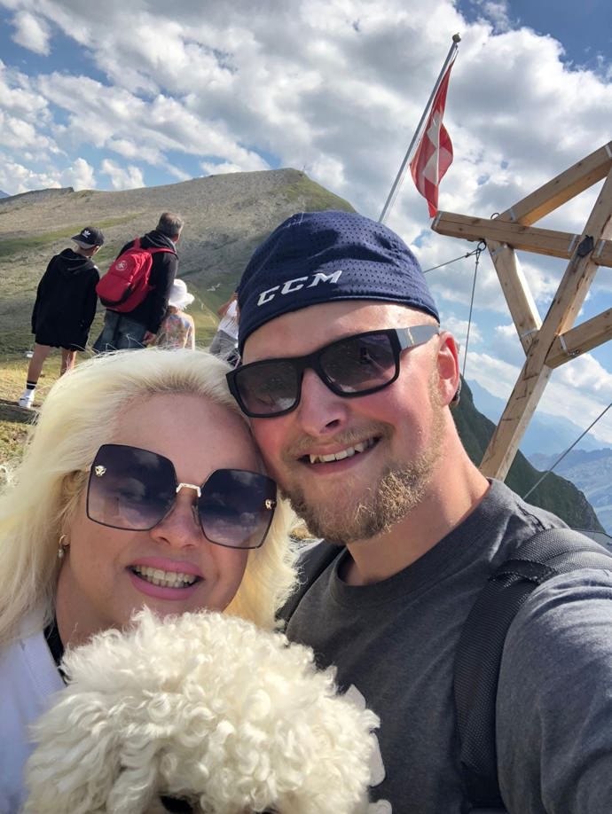 Monika se v padesáti letech královsky baví, a dokonce s manželem uvažují nad společným potomkem.