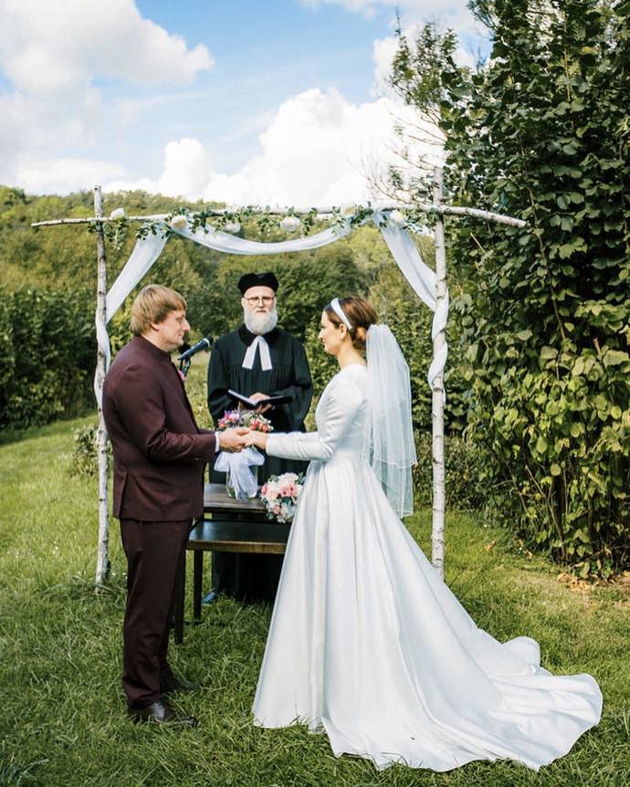 Do manželství letos vstoupili také stand-up komik Lukáš Pavlásek a PR manažerka Denisa Pavlásková.