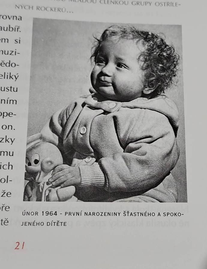 Co myslíte, poznali byste Báru Basikovou jako malou holčičku?