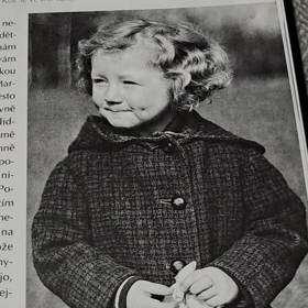 Jako malá holčička byla Bára Basiková roztomilá - také díky pohledným ďolíčům ve tvářích.