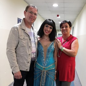 Kamila Nývltová jako Kleopatra se svými rodiči.