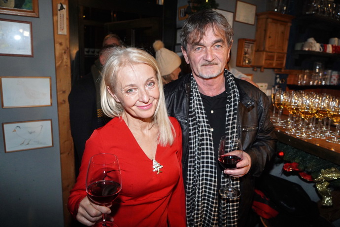 Herečka Veronika Žilková říká, že se od Nového roku chce víc věnovat sama sobě. Na večírek Divadla Broadway proto přišla se svým novým přítelem Josefem Holomáčem.