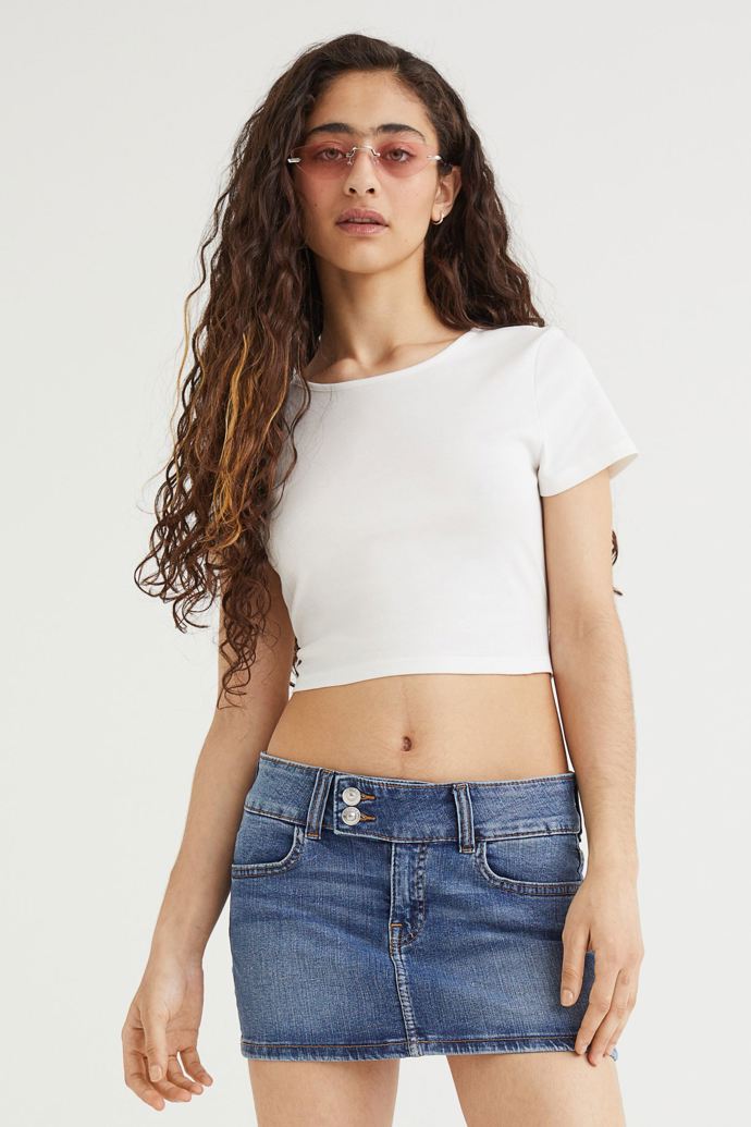 Džínová minisukně. H&M, 749 Kč 
