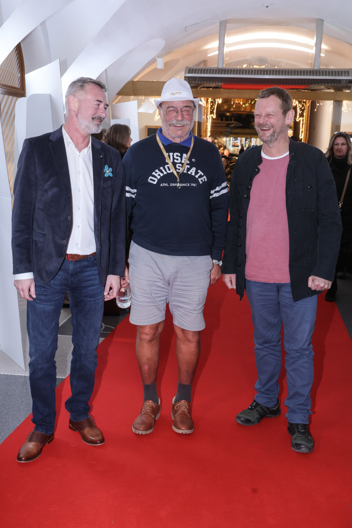 Herec Pavel Nový je zkrátka svůj a i na premiéru pohádky Největší dar oblékl milované kraťasy.