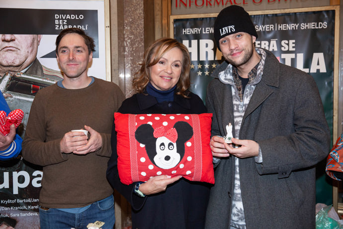 Výtěžek z prodeje putuje Nadačnímu fondu Slunce pro všechny.