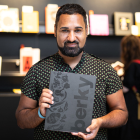 Oblíbený kuchař a finalista show MasterChef se s magazínem Lifee.cz podělil o recept na čokoládové pralinky z dubajské čokolády. Spoustu dalších receptů můžete objevit v kuchařce Berky.