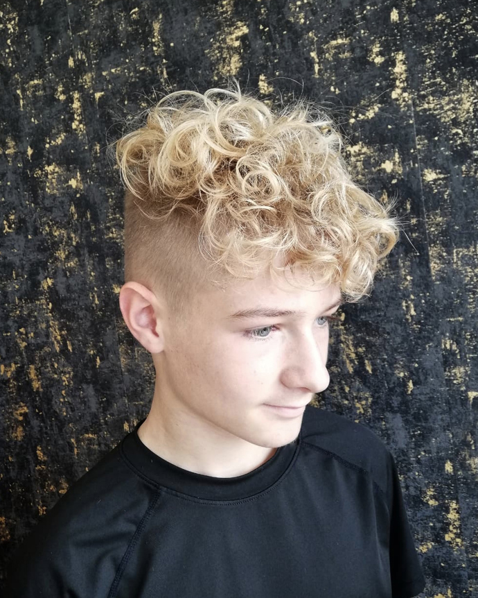 Trvalá je mezi muži dnes zcela běžná a vypadá skvěle.