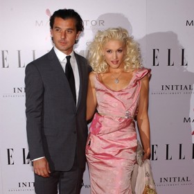 Šaty od Westwood oblékla na premiéru Letce v roce 2004 i zpěvačka Gwen Stefani. Na snímku s exmanželem Gavinem Rossdalem.