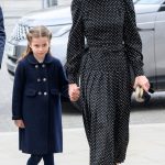 Dvě princezny na jedné fotografii. Charlotte to s maminkou Kate neuvěřitelně sluší.