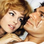 Angelika je nejslavnější rolí Michèle Mercier. Na snímku je filmová hrdinka i se svou životní láskou Joffreym de Peyracem v podání Roberta Hosseina.