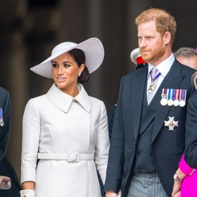 Vévodkyně Meghan prý za svého působení v královské rodině volila světlé neutrální tóny, aby zapadla. Moc jí ale slušely, co říkáte?