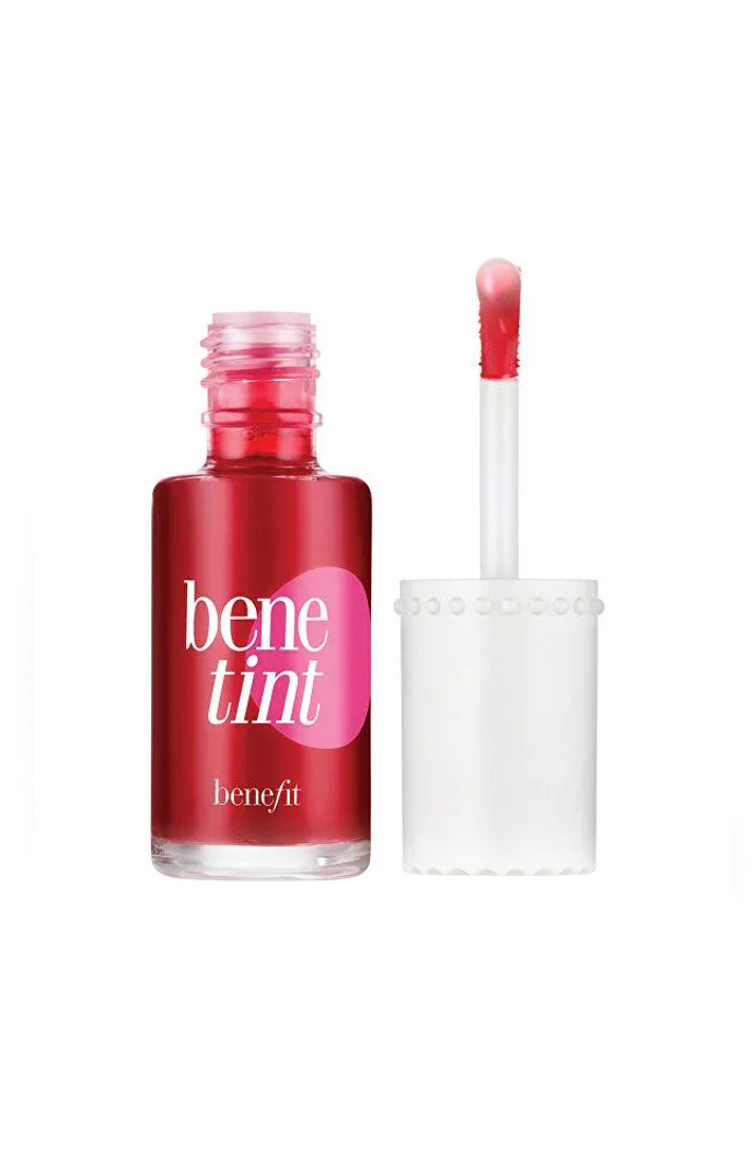 Tekutá barva na rty a tváře BeneTint. Benefit, 468 Kč