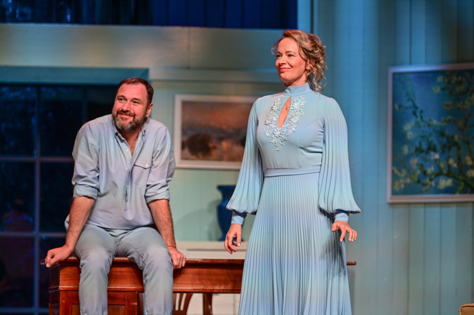 Alena Antalová s Petrem Halberstadtem v komedii Ti druzí.