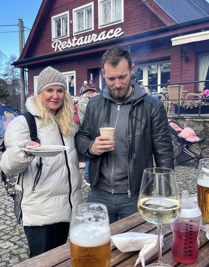 Volné chvíle s rodinou si Vendula o víkendu o to víc užívá. Nejlépe si od náročné práce odpočine v přírodě, na výletech a dobrodružných cestách.