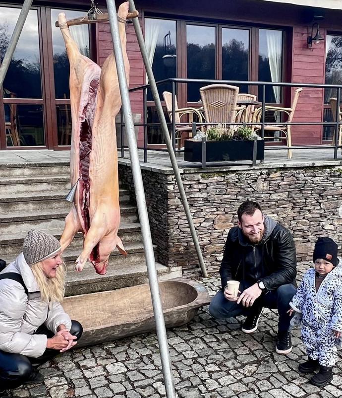 O víkendu se byla s rodinou podívat na tradiční české zabijačce a schytala za to kritiku od některých fanoušků. 