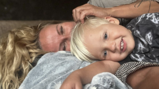 Vendula Pizingerová přišla o hlas: Cukroví jsem letos prošvihla, ale pohádky mi neutečou, píše z postele Máma na přechodu