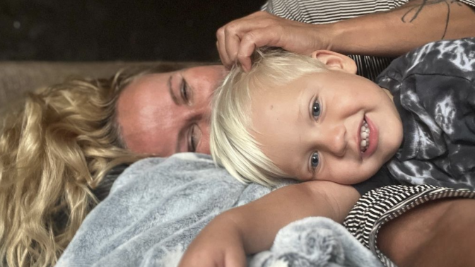 Vendula Pizingerová přišla o hlas: Cukroví jsem letos prošvihla, ale pohádky mi neutečou, píše z postele Máma na přechodu