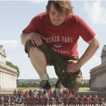 Když během své výpravy ztroskotá, ocitne se Lemuel Gulliver na dosud neobjeveném ostrově Liliputánů.