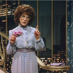 Tootsie: Představte si, že jste neúspěšný herec. Co byste měli udělat pro to, aby se to změnilo? Převléct se za ženu...