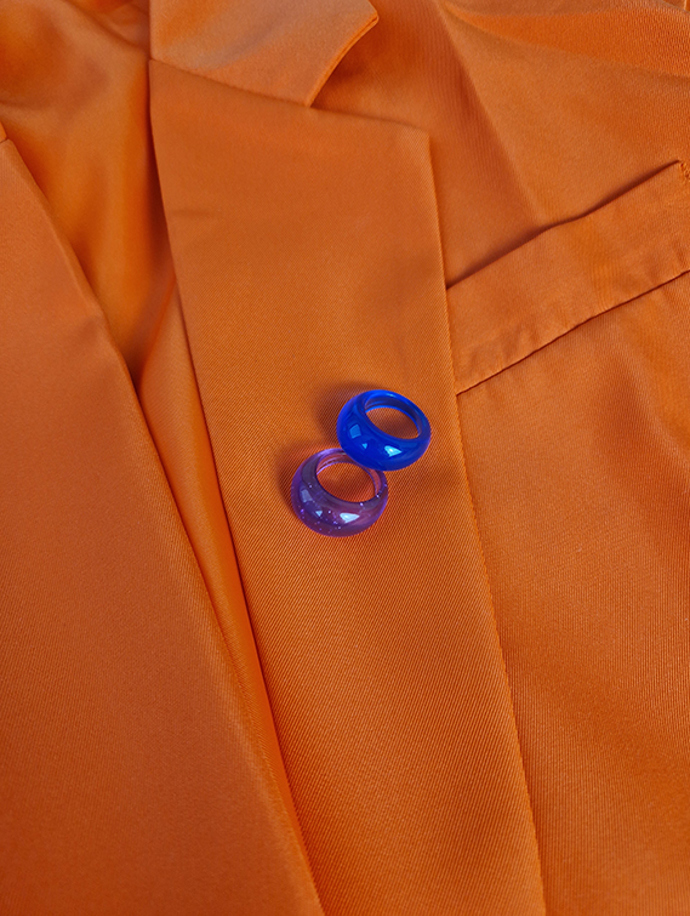 Ani modrá či fialová nebudou k oranžové vypadat špatně. 