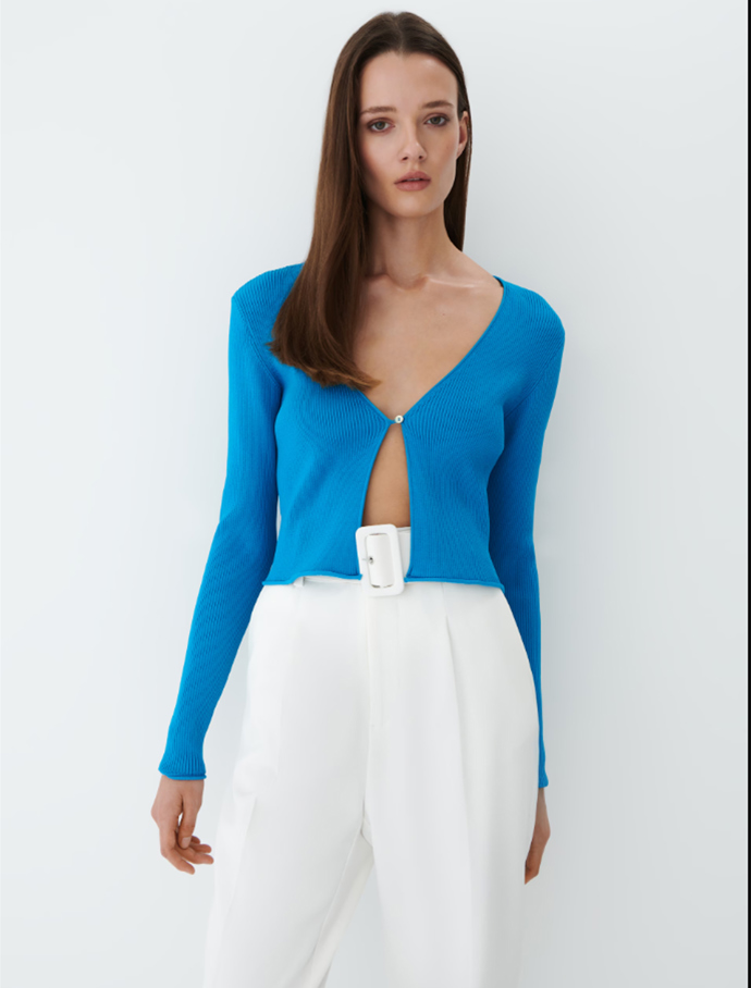 Krátký svetr do pasu. Mohito, 249 Kč 