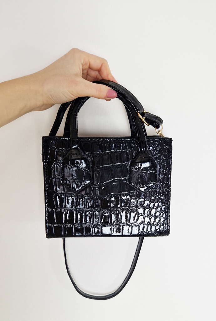 Malá černá kabelka ze Shein.