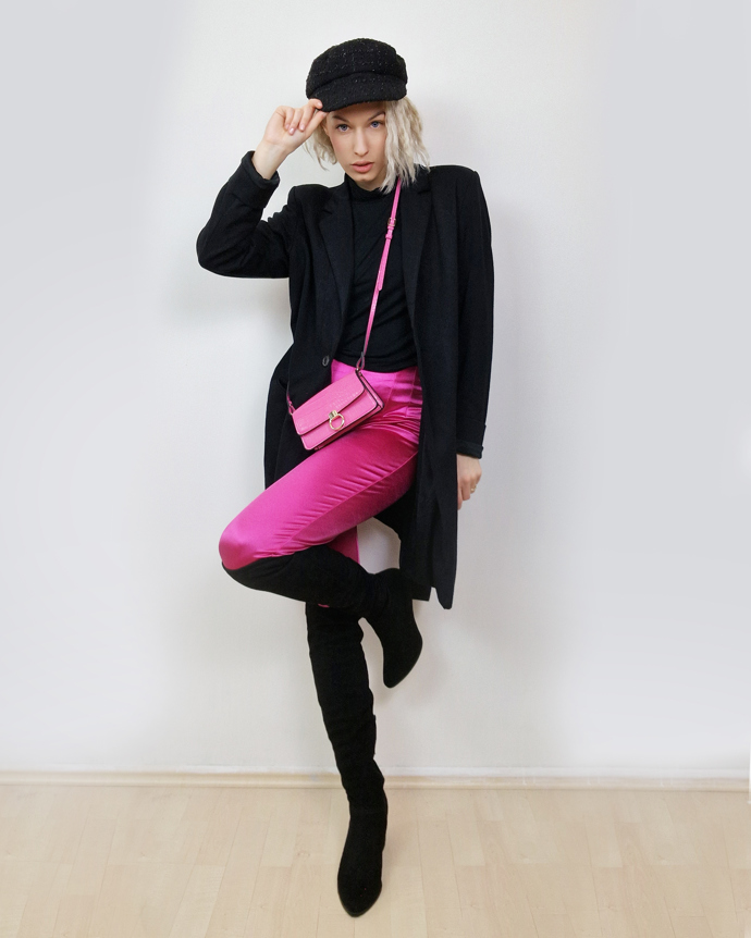 Takto vypadal celý outfit od čepice až po boty. 