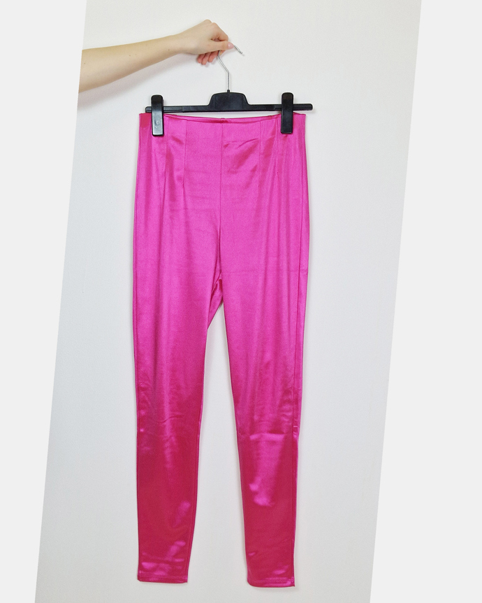 Sametové růžové legíny. Bershka, 399 Kč