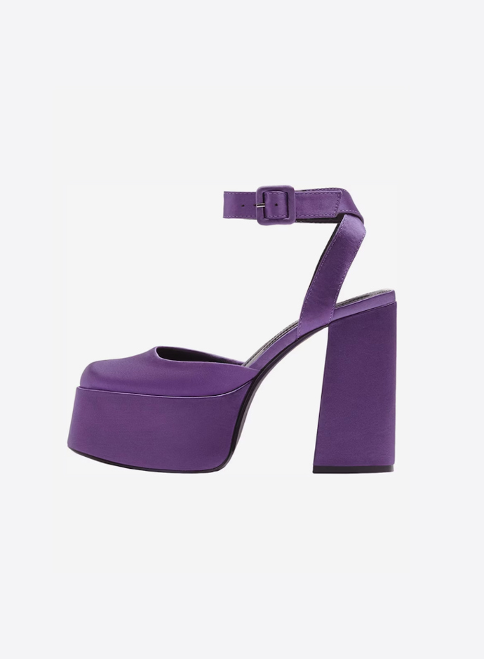 Fialové lodičky na platformě. Bershka, 1 199 Kč
