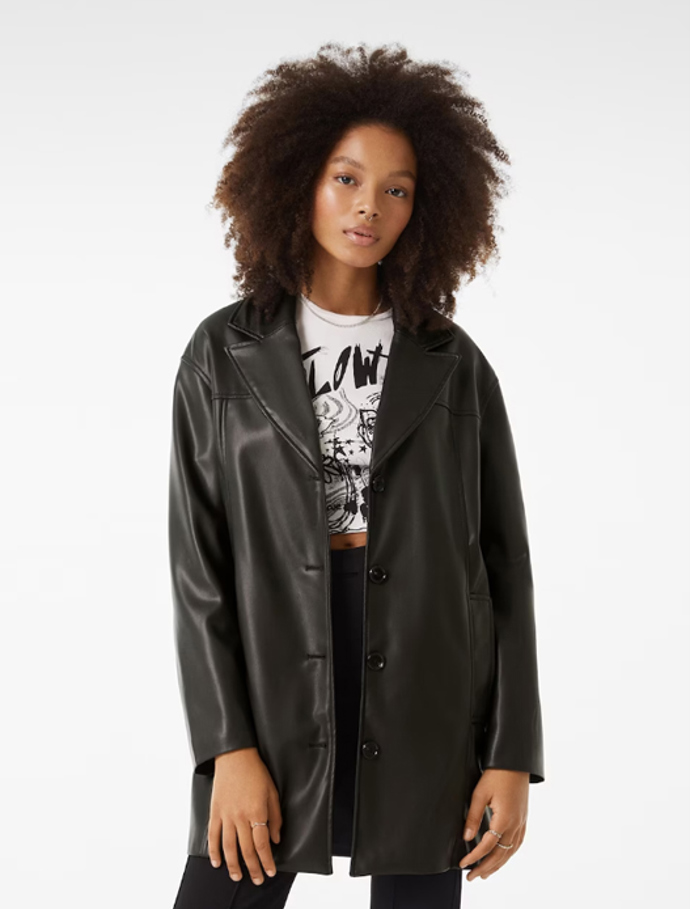 Koženkový blejz Bershka, 1 199 Kč