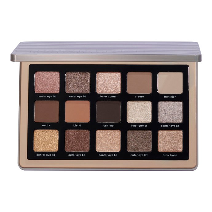 Paletka od Urban Decay, kterou si Kate oblíbila, se už nevyrábí, ale přirozené odstíny najdete i v paletce Natashy Denony Glam. Její cena v Sephoře je 1 990 Kč.