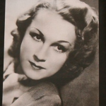 Tatínek Jan vychovával Adinu už odmala k velkým věcem. Měla před sebou uměleckou kariéru, kterou jemu osud nedopřál...