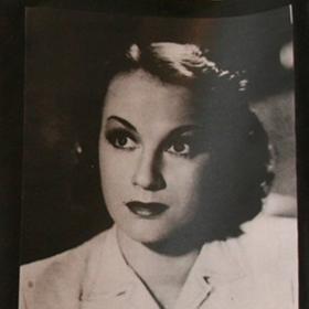 Adina Mandlová se narodila 28. ledna 1910 v Mladé Boleslavi. 