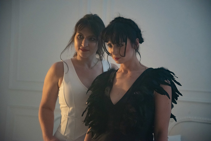 Eliška Bártová s autorkou šatů Martinou Pipkovou Loudovou.