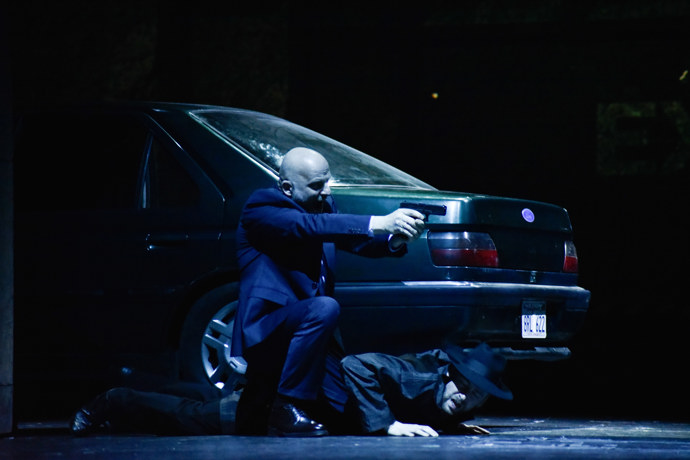 Hynek Čermák v roli, kterou ve filmu Osobní strážce hrál Kevin Costner. 