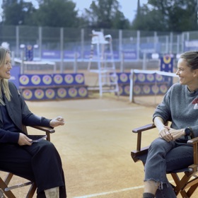 Tenistku Barbora Strýcovou vyzpovídala o menstruaci moderátorka Linda Bartošová.