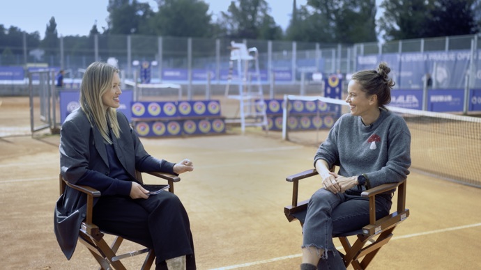 Tenistku Barbora Strýcovou vyzpovídala o menstruaci moderátorka Linda Bartošová.