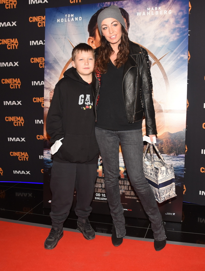 Plážová taška značky Dior, jakou má Agáta Hanychová, vyjde na 69 000 korun.