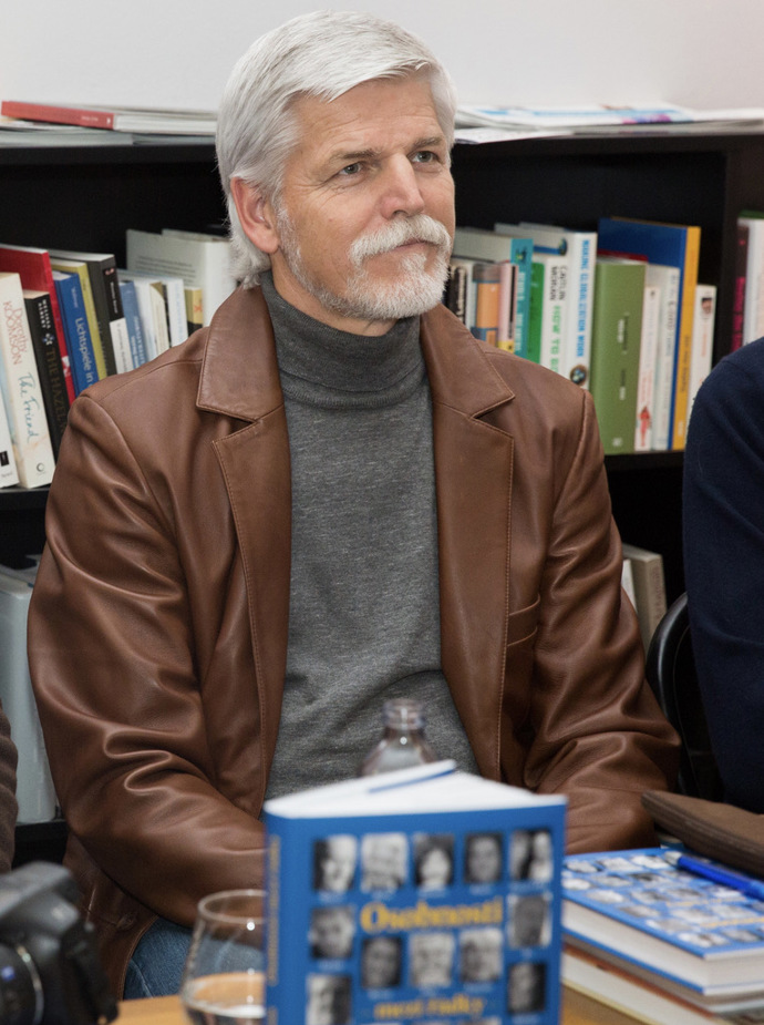 Ve svém bramborovém salátu si oblíbil pálivou papriku. 