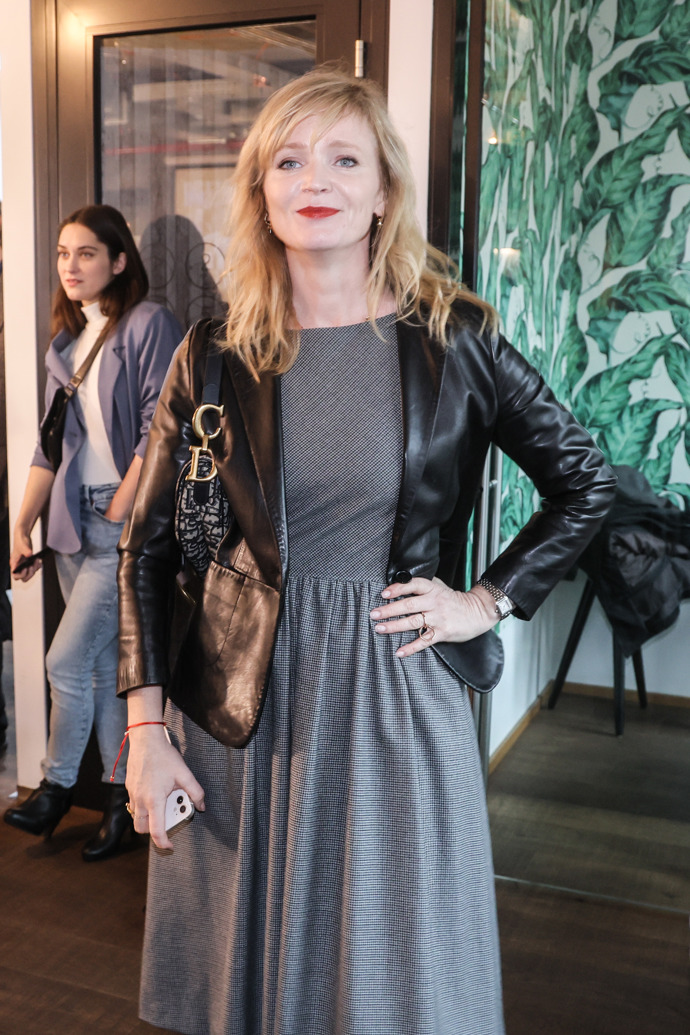 Zde pro změnu Aňa Geislerová vynesla menší kabelku značky Dior.