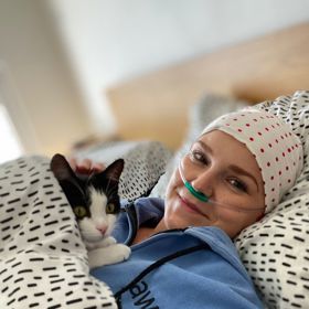 Hanka je prostě neuvěřitelná, dokáže se usmívat i v době, kdy je jí opravdu mizerně. A že během léčby si vytrpěla svoje.