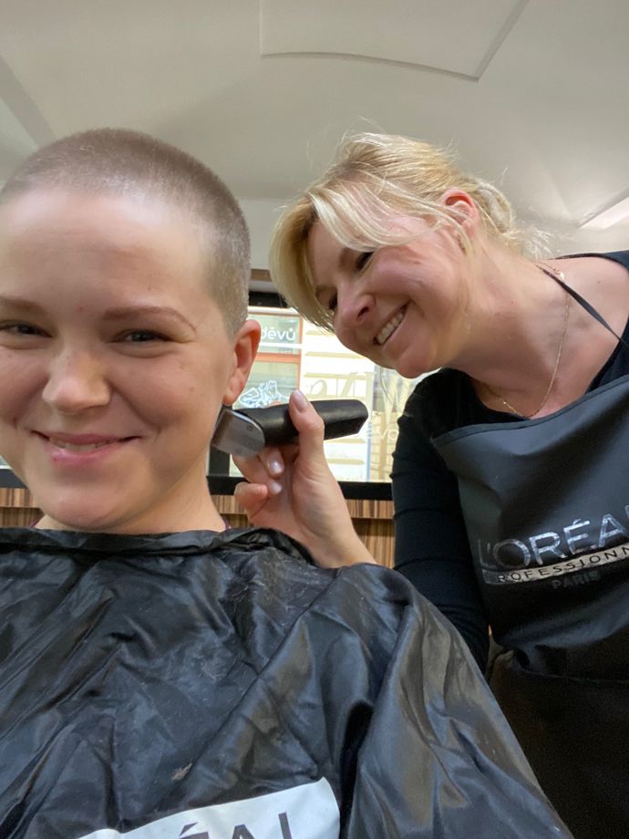 Hančin první vlasový porost připomínal chmýří malého koťátka.