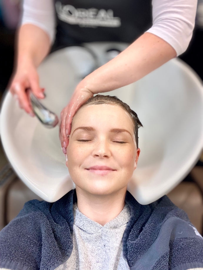 Vlasy si Hanka myje jednou za dva až tři dny. Kadeřnice jí doporučila šetrný šampon na jemné vlasy.