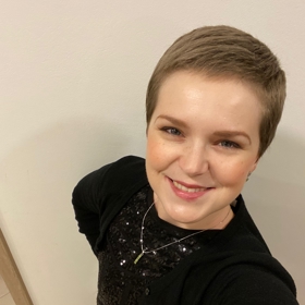 Maminka pětiletého Jarouška si také nemůže vynachválit podprsenky s epitézami, tedy prsními náhradami pro ženy po mastektomii. Díky nim se může rozhodnout, zda bude "prsa" nosit, či nikoli. Do divadla nebo do restaurace chodí s nimi, do parku bez nich.