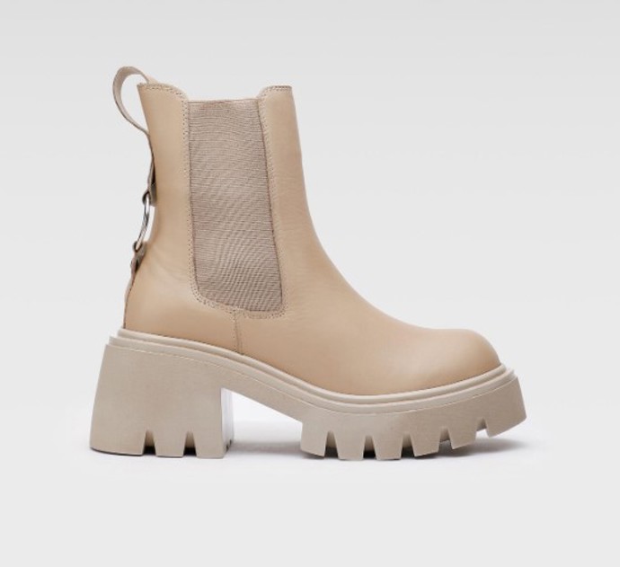 Kotníčková obuv. Výška podpatku 7 cm, tloušťka podešvi 3 cm. Badura 1 499 Kč